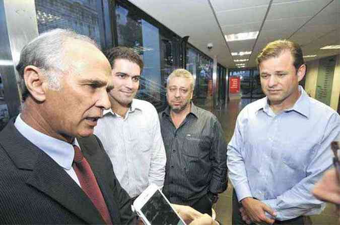 Presidente estadual da legenda e vice-governador, Antonio Andrade (E) ao lado de Newton Cardoso Junior, Laudvio Carvalho e Leonardo Quinto: mineiros sem consenso para escolha da liderana na Cmara(foto: Juarez Rodrigues/EM/D.A Press)