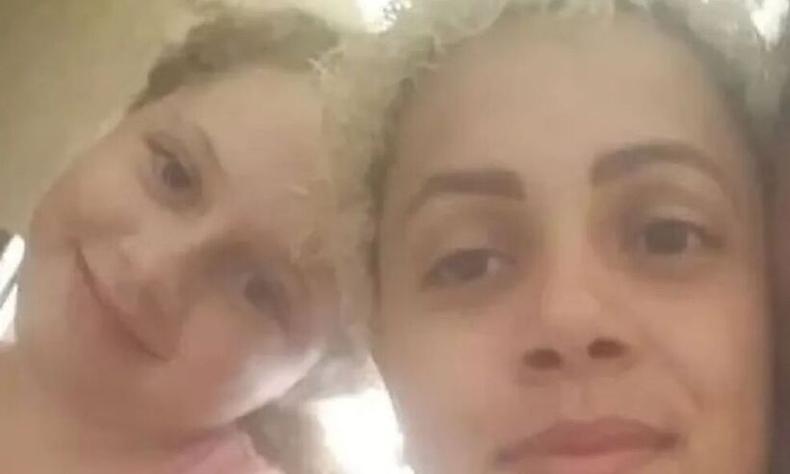 Dborah Almeida da Silva,  direita, e Ana Livia Almeida Contarini,  esquerda