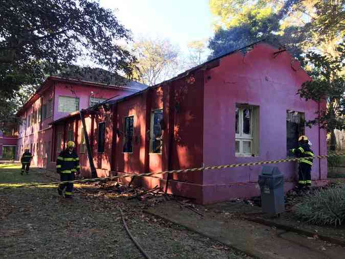 O fogo destruiu um dos espaos do Museu de Histria Natural e Jardim Botnico da UFMG na manh desta segunda-feira, 15 de junhoCorpo de Bombeiros/Divulgao