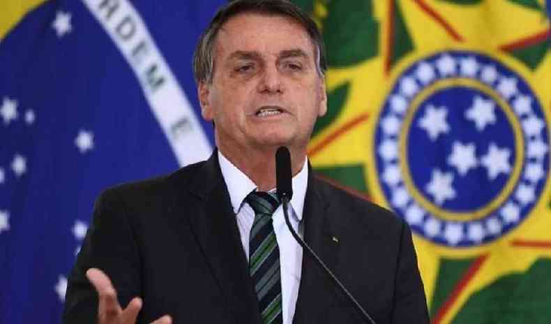 Bolsonaro tambm anunciou o auxlio emergencial a partir de abril(foto: Evaristo S/AFP)