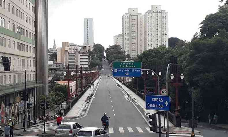 Manh de cu parcialmente nublado em Belo Horizonte. Na foto, o Viaduto Santa Tereza(foto: Jair Amaral/EM/DA Press)