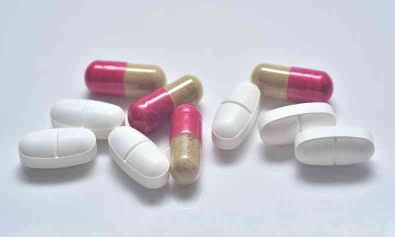 O uso indiscriminado de antibióticos é uma das principais causas da resistência bacteriana(foto: Pixabay)