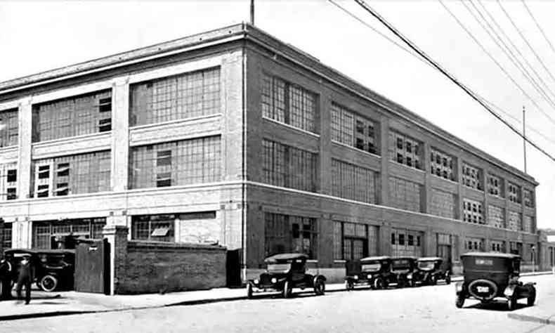 Sede prpria foi inaugurada em 1921, no bairro do Bom Retiro, em edifcio nos moldes da sede da empresa em Detroit(foto: Ford/Divulgao)