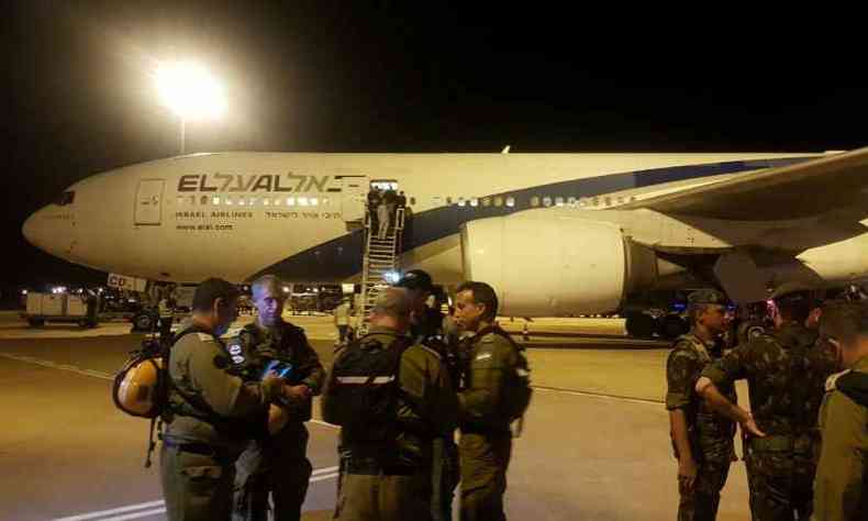 Avio pousou por volta das 22h no Aeroporto Internacional de Confins(foto: Tlio Santos/EM/D.A.Press)