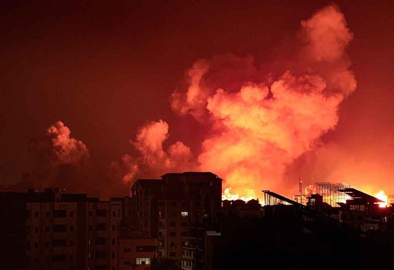 Explos�es foram registradas na Faixa de Gaza, fortemente bombardeada pelo Ex�rcito de Israel desde s�bado