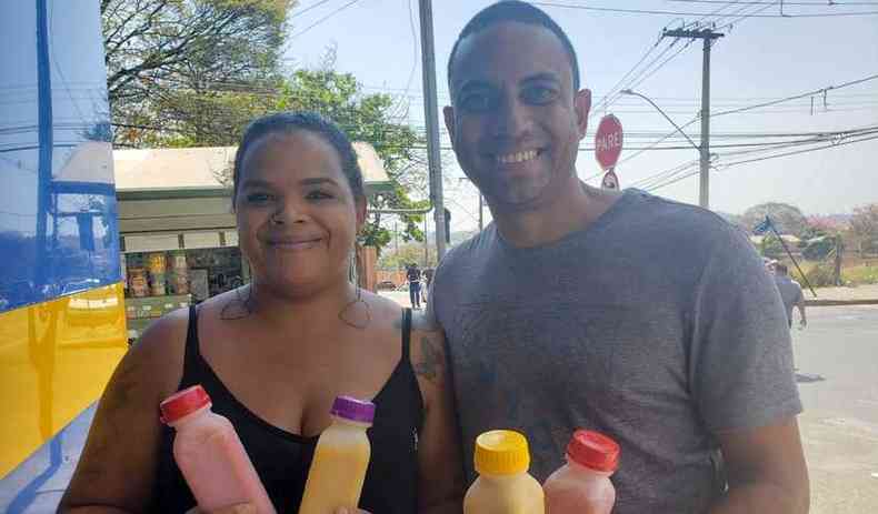 Viviane e Leonardo vendem 150 garrafas por dia a R$ 3 cada(foto: Mrcia Maria Cruz/EM/DA PRESS)