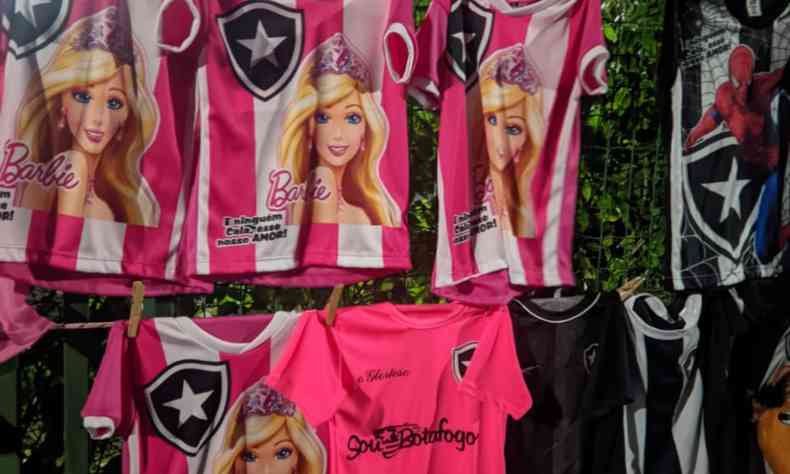 Camisas do Botafogo e da Barbie