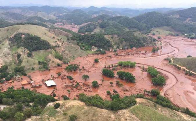 Número de vítimas no primeiro povoado atingido ainda é incerto(foto: Corpo de Bombeiros/divulgação) Número de vítimas no primeiro povoado atingido ainda é incerto(foto: Corpo de Bombeiros/divulgação)