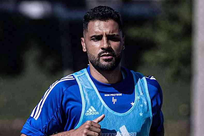 Giovanni aguarda desfecho de negociaes para deixar o Cruzeiro(foto: Gustavo Aleixo/Cruzeiro)