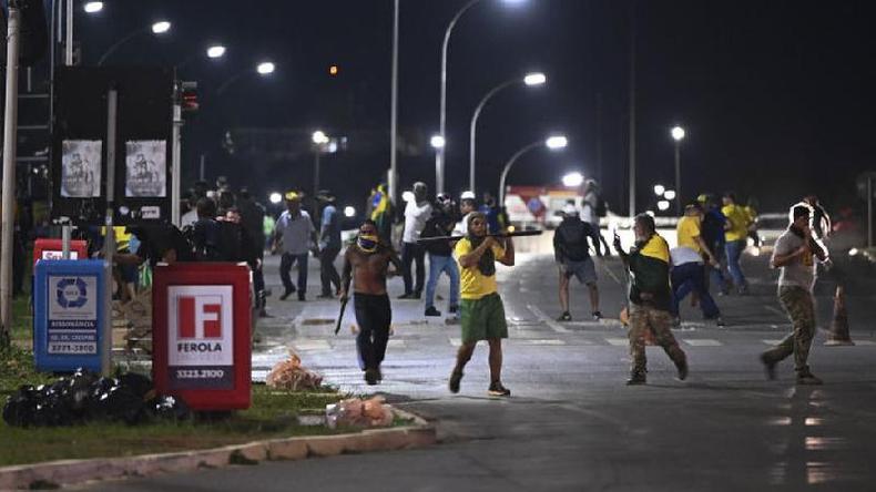 Protestos antidemocrticos com atos de vandalismo aconteceram em Braslia no dia 12 de novembro