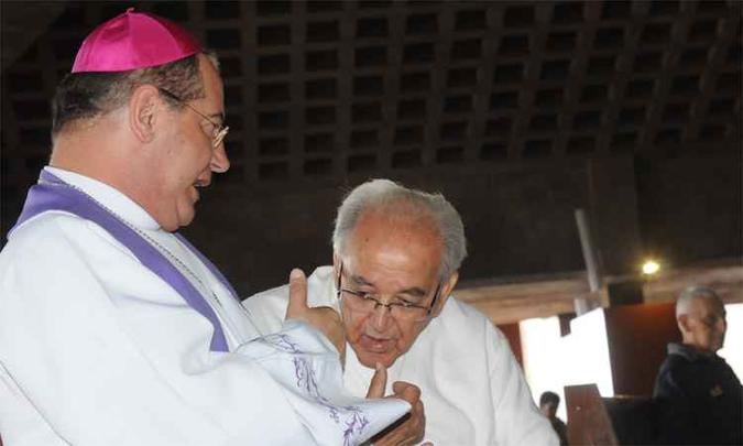 Dom Walmor fez dupla com dom Gusmão. Dom Walmor fez dupla com dom Gusmão.