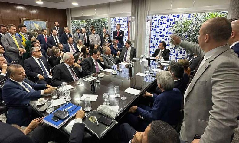 Rodrigo Pacheco com senadores e deputados