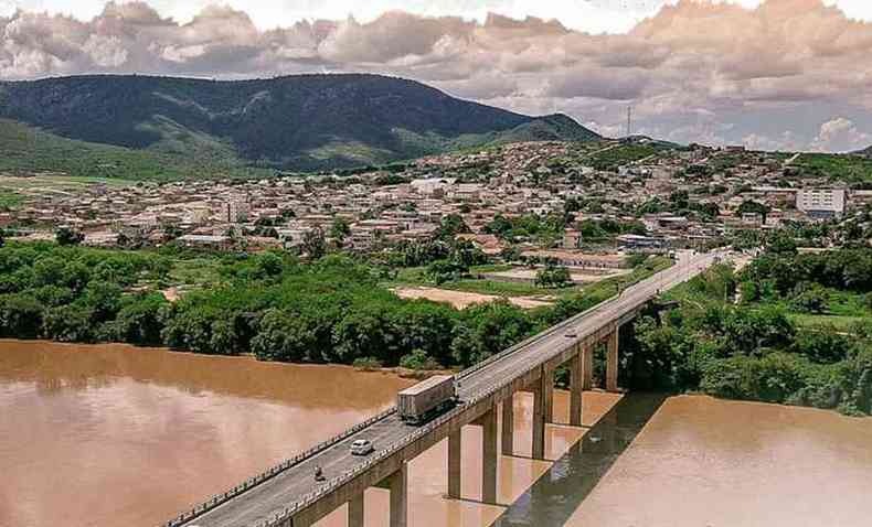 Itaobim, cidade do Vale Jequitinhonha, banhado pelo Rio Jequitinhonha e cortada pela BR 116, mais conhecida como Rio-Bahia(foto: Divulgao Prefeitura de Itaobim)