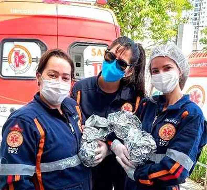 Operao conjunta do Corpo de Bombeiros e Samu salvou a vida da me e dos filhos em Juiz de Fora, na Zona da Mata(foto: Samu/Divulgao)