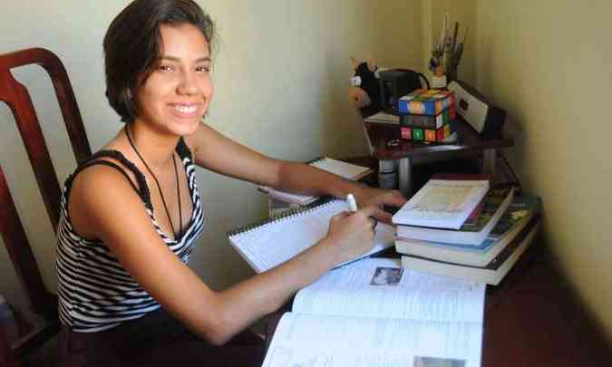 Sofia Dolabela, 16 anos,  blogueira do Uai e tirou mil na redao do Enem (foto: Cristina Horta/EM/D.A.Press)