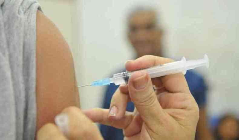 Comea vacinao de pessoas com comorbidades de 18 a 33 anos em BH(foto: CB/D.A PRESS)