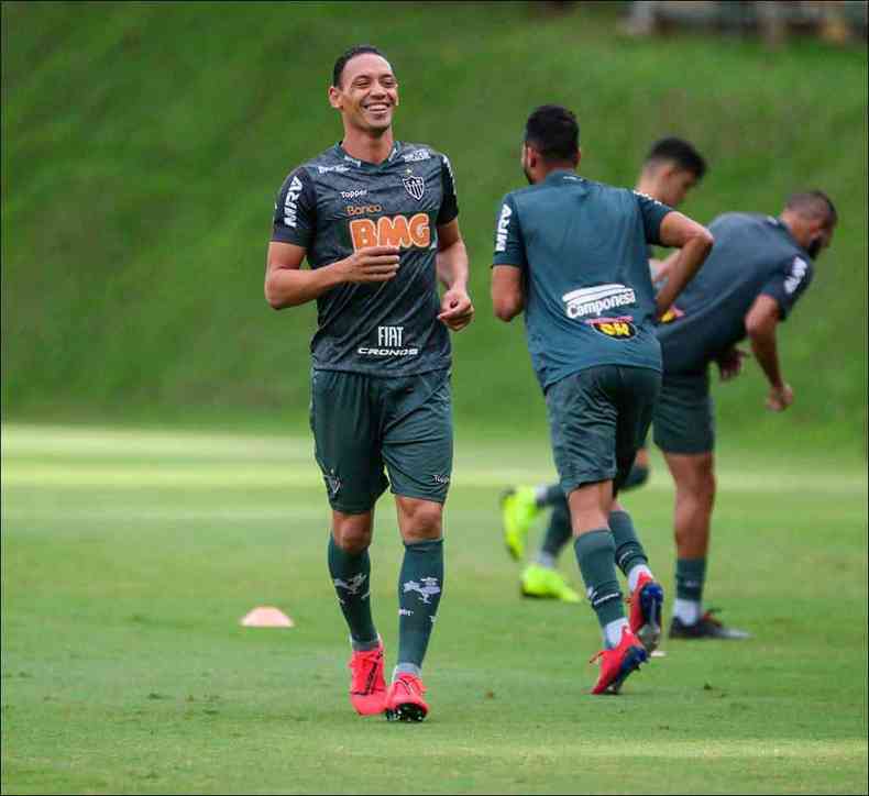 O centroavante Ricardo Oliveira marcou trs gols contra o Boa na 1 fase do Mineiro e hoje dever ter Maicon Bolt como companheiro de ataque(foto: Bruno Cantini/Atltico)