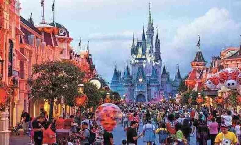 Coronavírus: Disney World vai parar de pagar salários a 43 mil ...