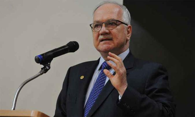 O ministro determinou a entrega do material aos peritos federais criminais a serem designados(foto: Marcos Vieira/EM/D.A Press) O ministro determinou a entrega do material aos peritos federais criminais a serem designados(foto: Marcos Vieira/EM/D.A Press)