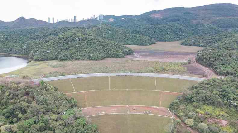 Barragem B5/Mac da Minas de guas Claras, em Nova Lima, est desativada desde 2000 descaracterizada 