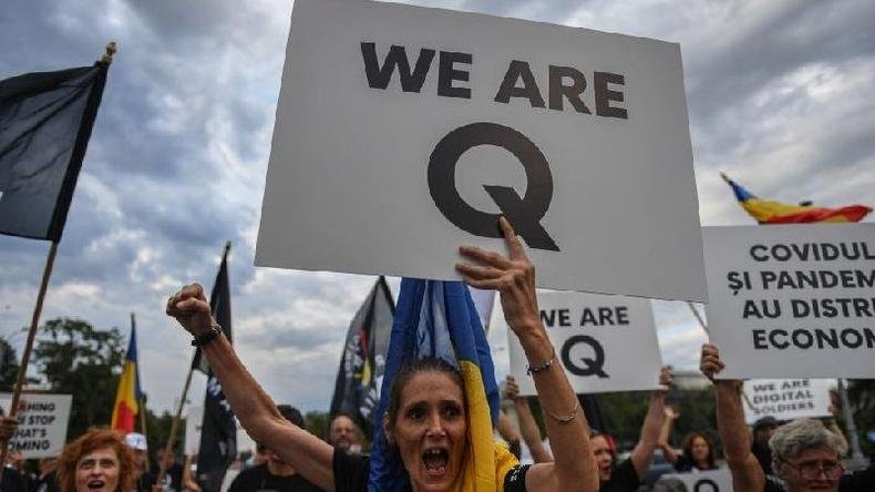 Os s�mbolos do QAnon est�o presentes em v�rias partes do mundo, incluindo a Am�rica Latina(foto: AFP)