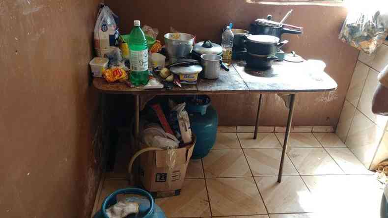 Local onde os trabalhadores faziam comida no alojamento da fazenda, em Bom Jesus da Penha