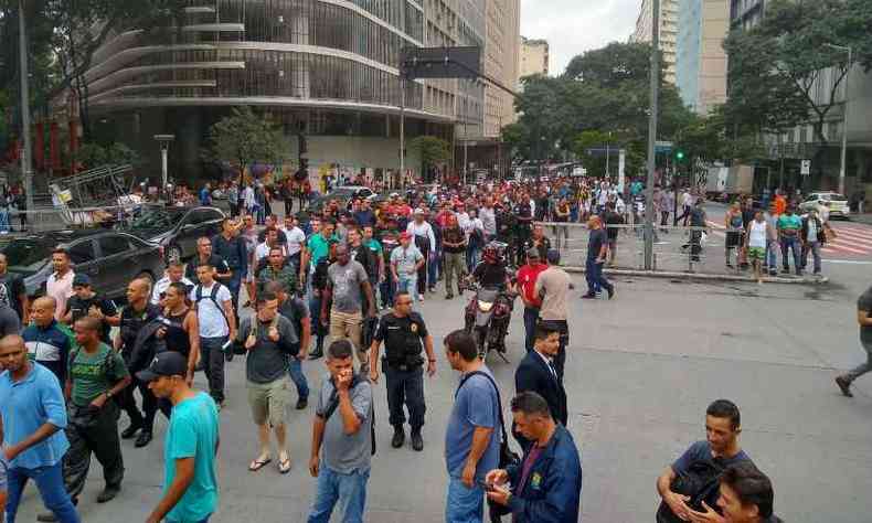 Agentes saram em passeata pelo Centro de Belo Horizonte(foto: Reproduo/WhatsApp)