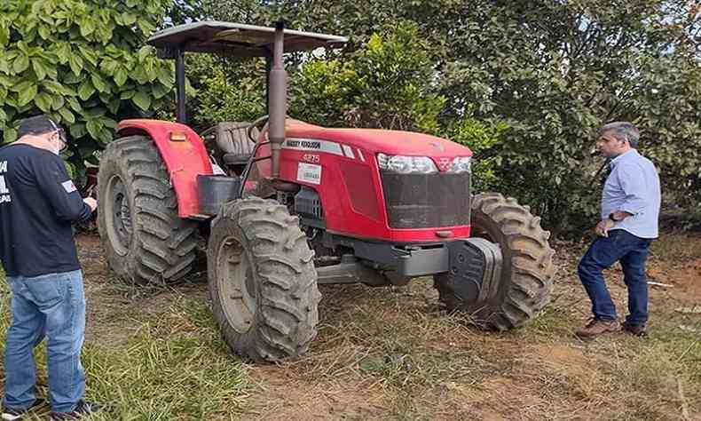 Inspeo em maquinrio agrcola da prefeitura de Uberaba 