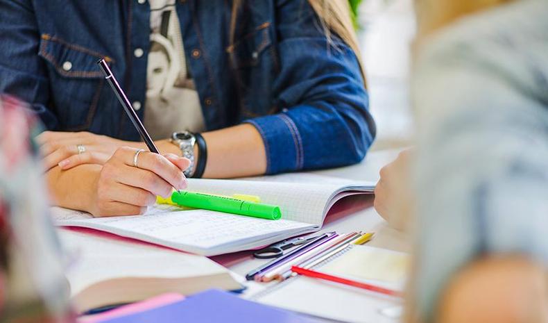 Quase na reta final, estudantes do Determinante revisam contedo para o Enem