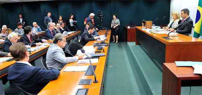 Com a instalao do processo, o parlamentar, em caso de condenao pelo Conselho em processo de cassao, perder o direito de candidatar-se a novos cargos eletivos pelos prximos oito anos(foto: Laycer Tomaz / Cmara dos Deputados)