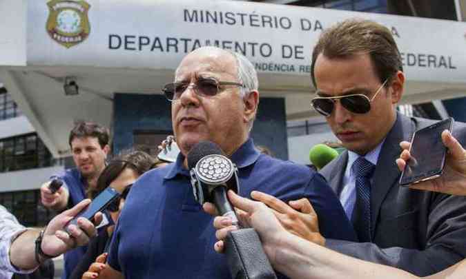 Renato Duque deixou a sede da Polcia Federal em Curitiba, aps ter a priso preventiva revogada, em dezembro de 2014(foto: Paulo Lisboa/Photo Press - 3/122014)