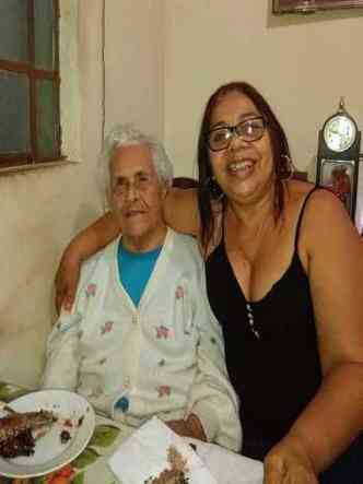 Solange Lima de Oliveira e a me, Judite Lima de Oliveira, de 91 anos