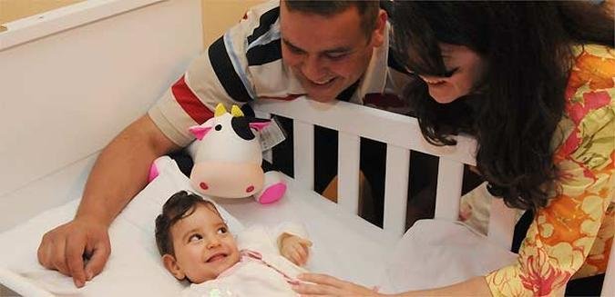 Carolina não para de sorrir enchendo de orgulho os pais, Alexandra e Thiago, que curtem cada etapa do desenvolvimento da filha(foto: Gladyston Rodrigues/EM/D.A Press) Carolina não para de sorrir enchendo de orgulho os pais, Alexandra e Thiago, que curtem cada etapa do desenvolvimento da filha(foto: Gladyston Rodrigues/EM/D.A Press)