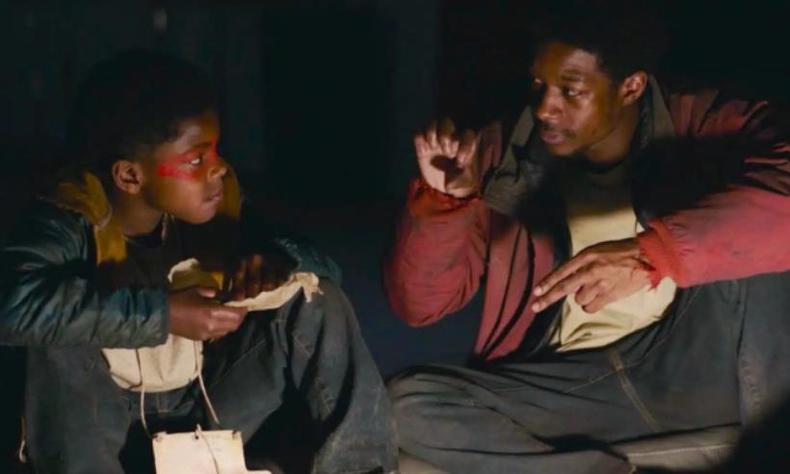Os personagens Sam e Henry estão no escuro olhando um para o outro e conversam em língua de sinais
