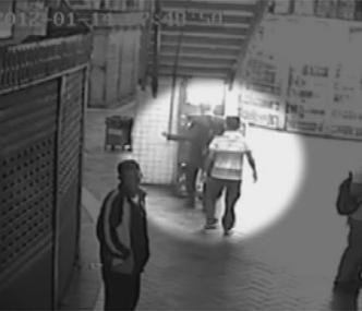 Ação foi flagrada pelas câmeras do circuito interno do Mercado Central(foto: Reprodução/TV Alterosa) Ação foi flagrada pelas câmeras do circuito interno do Mercado Central(foto: Reprodução/TV Alterosa)