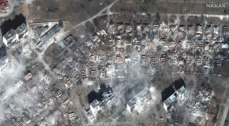Imagem de satlite mostra bombardeio em Mariupol
