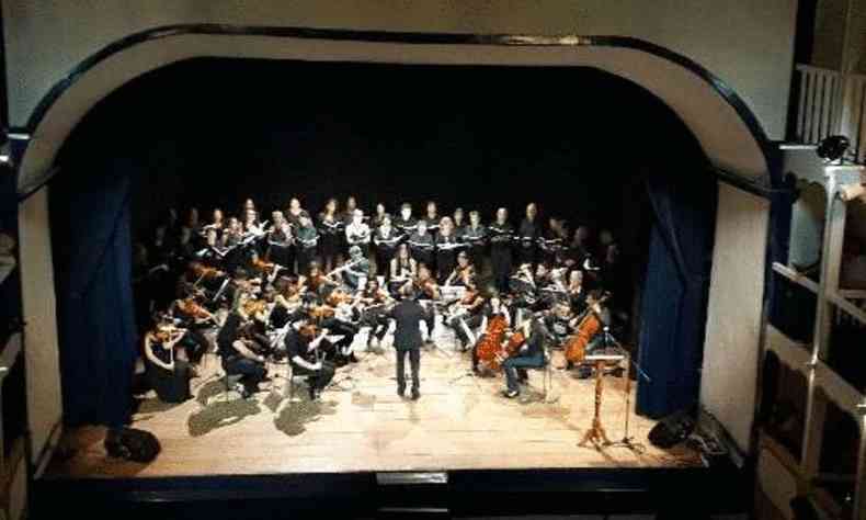 Teatro Municipal de Sabar teve uma abertura animada na noite desta quinta-feira(foto: Gustavo Werneck/EM/D.A press)