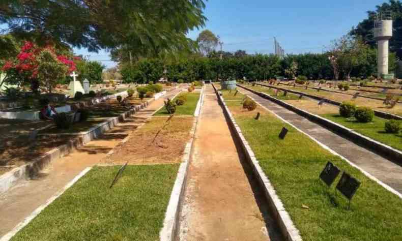 Cemitrio em Formiga