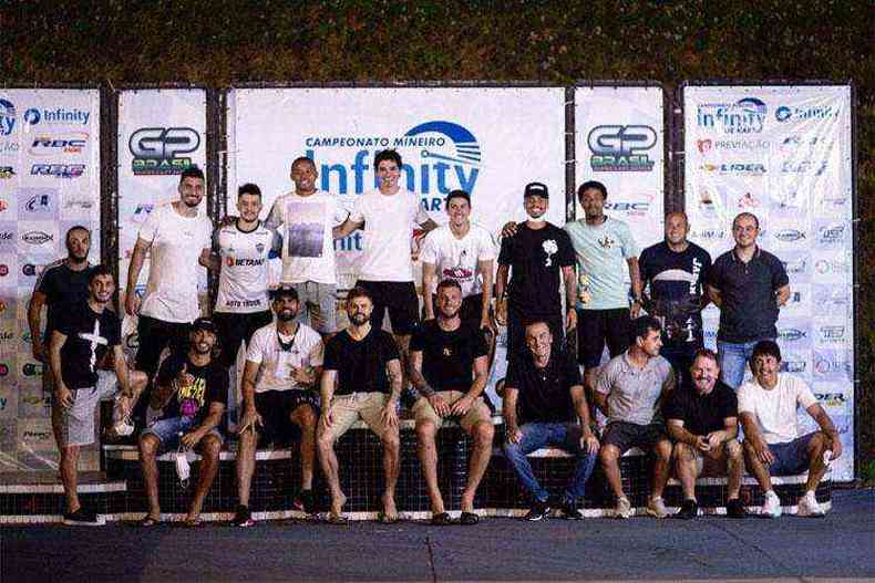 Elenco alvinegro esteve em peso para disputa de corrida de kart