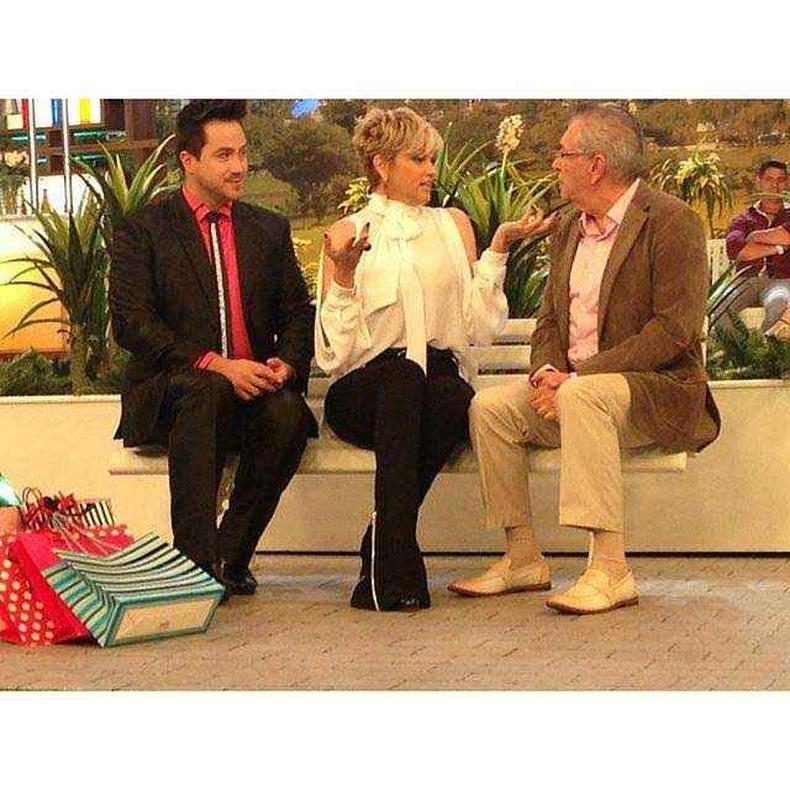 Kleber Lopes com André e Carlos Alberto de Nóbrega, em quadro do humorístico 'A Praça É Nossa'(foto: SBT/Divulgação) Kleber Lopes com André e Carlos Alberto de Nóbrega, em quadro do humorístico 'A Praça É Nossa'(foto: SBT/Divulgação)