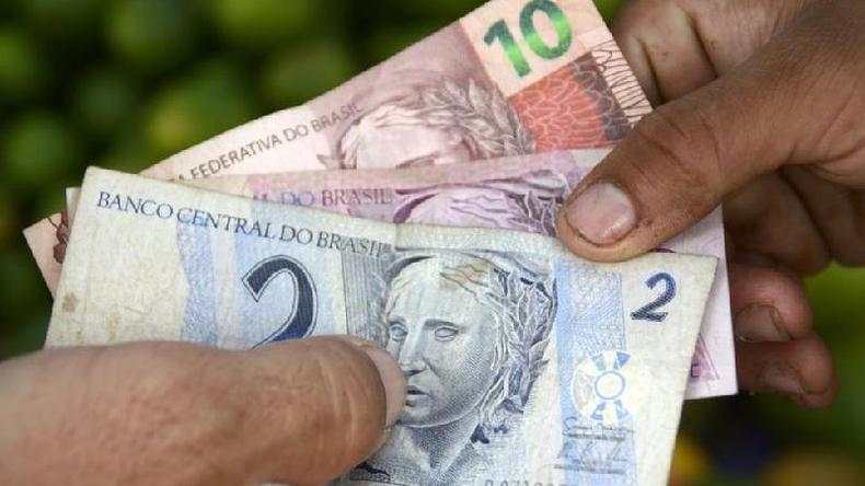 Copom elevou Selic em 1 ponto, para 11,75% ao ano, maior percentual desde 2017(foto: BBC) Notas de real