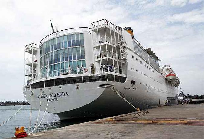 Costa Allegra  visto ancorado em porto das ilhas Seicheles (foto: REUTERS/Ahmed Jadallah )