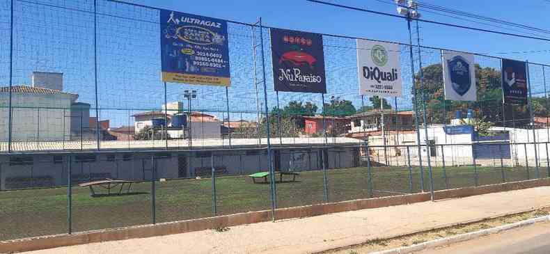 Quadras esportivas sintticas voltam a funcionar em Montes Claros (foto: Luiz Ribeiro/D.A Press)