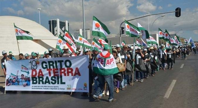 Trabalhadores rurais de todo o pa�s participam do 19� Grito da Terra Brasil, com passeata e manifesta��es na Esplanada dos Minist�rios(foto: Wilson Dias/ABr)