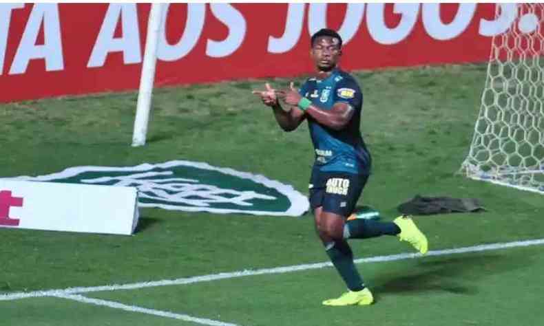 Ribamar marca e garante empate do Amrica contra o Patrocinense no Mineiro (foto: Alexandre Guzanshe/EM/D.A Press)