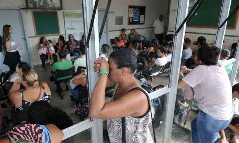 Aumento de casos vem provocando lotação de unidades de saúde(foto: Juarez Rodrigues/EM/D.A Press)
