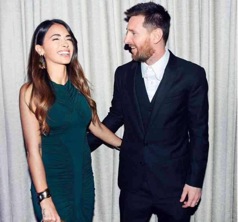 Imagem de Messi e sua esposa Antonella