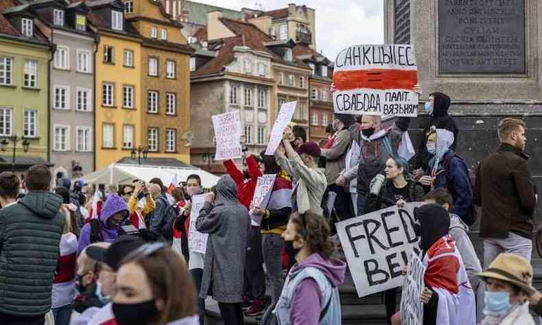 Protesto na Polônia pela liberdade na Bielorrússia(foto: Wojtek RADWANSKI / AFP)