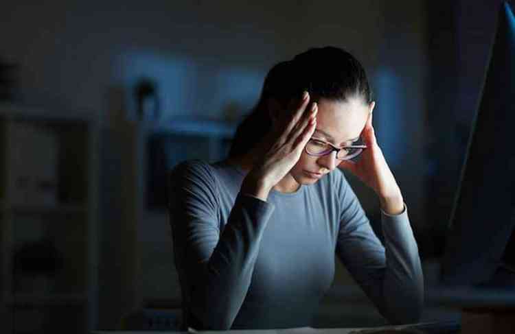 Pontos de luz, flashes e borres visuais so alguns dos sintomas que precedem as crises de dor de cabea