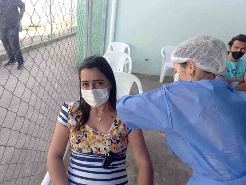 Jovens de 26 anos de idade foram vacinados nesta semana em Itaúna(foto: Prefeitura de Itaúna / Divulgação)